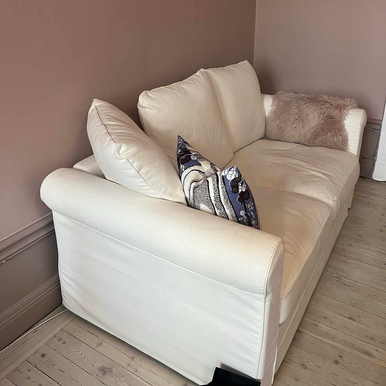 image of Two people - heavy couch - 