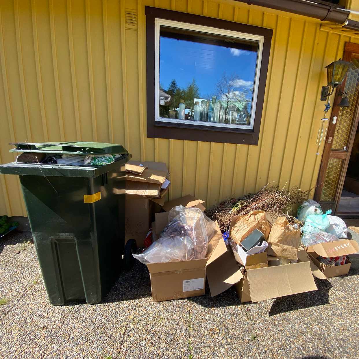 image of Hjälp med att ta ut sopor - Värmdö