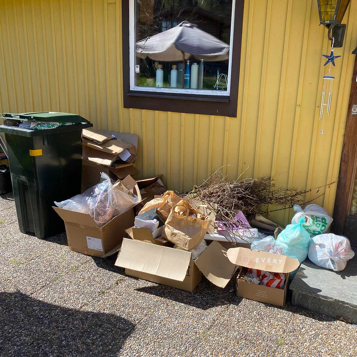 image of Hjälp med att ta ut sopor - Värmdö