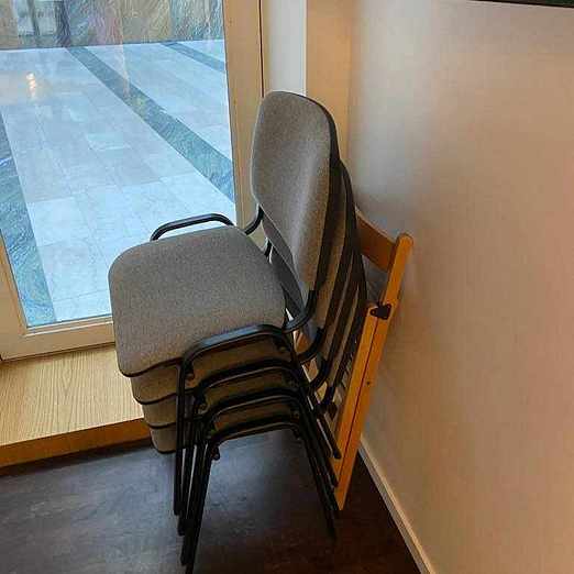 image of Möbler bortskänkes - Stockholm