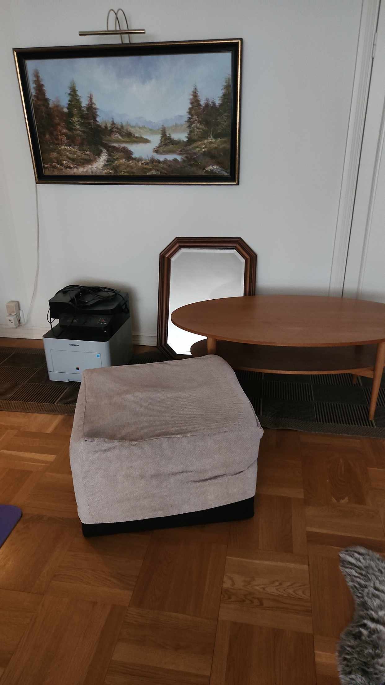 image of Table, mirror, printer et - Täby