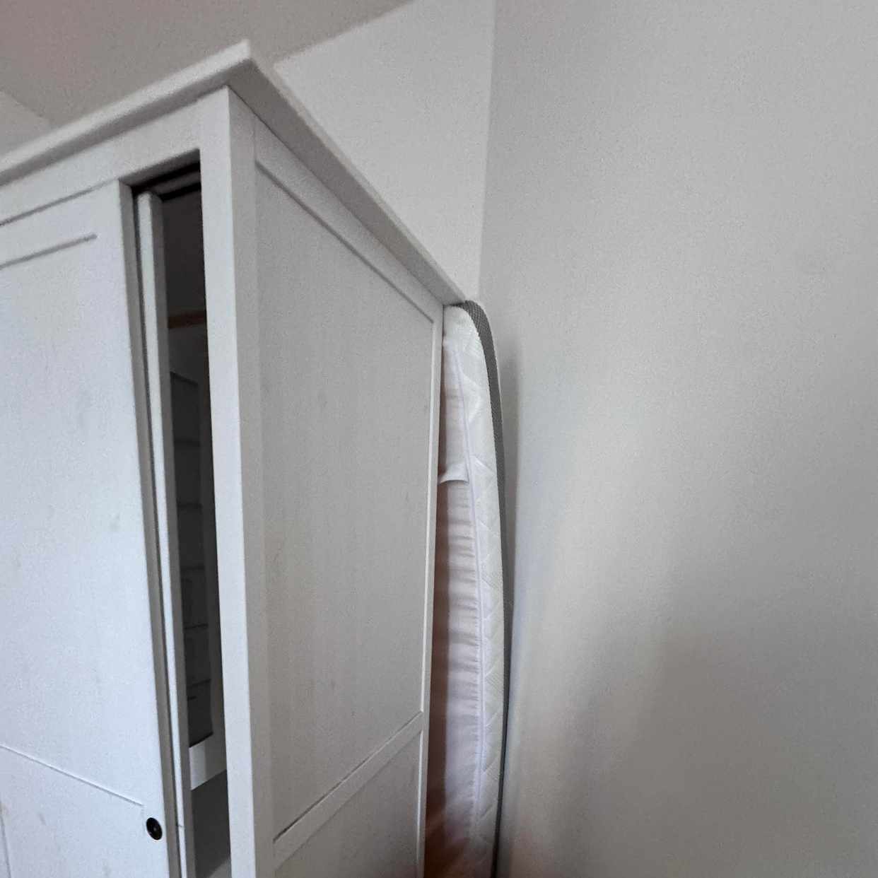 image of Gardrop and matress toppr - Berlin