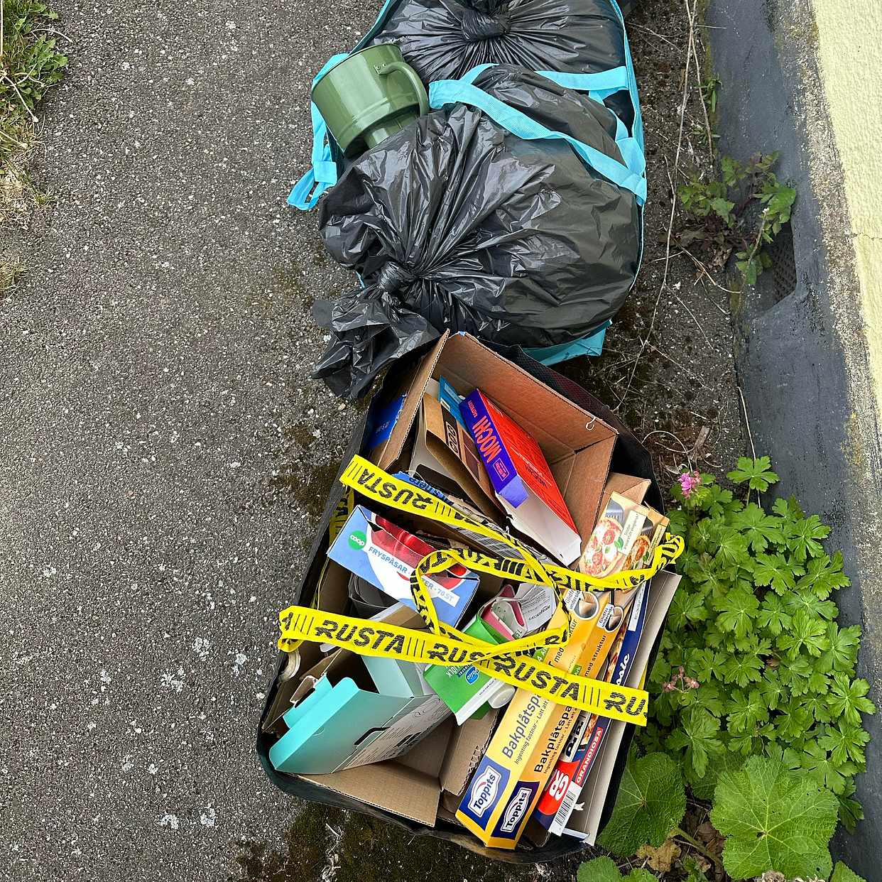 image of Cardboards, housewaste - Malmö