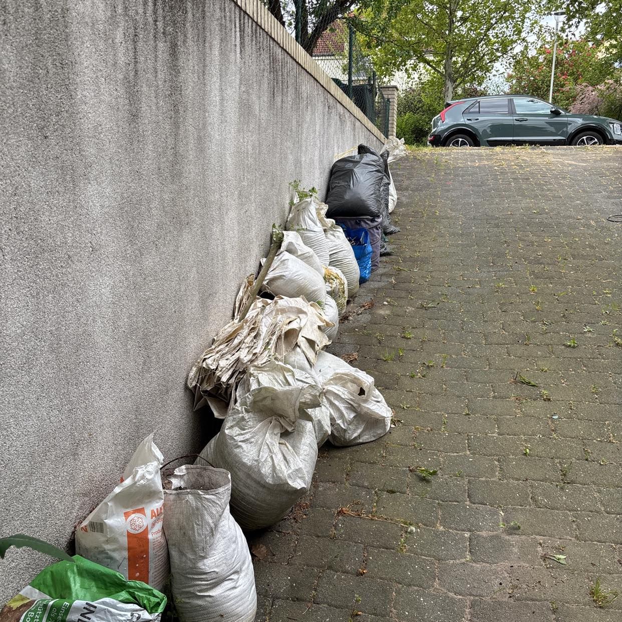 image of Garden waste removal - Mahlow
