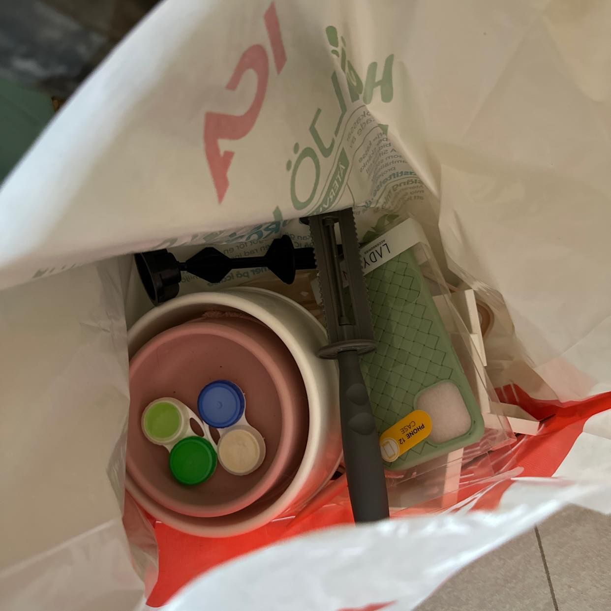 image of Travel case recycling - Handen
