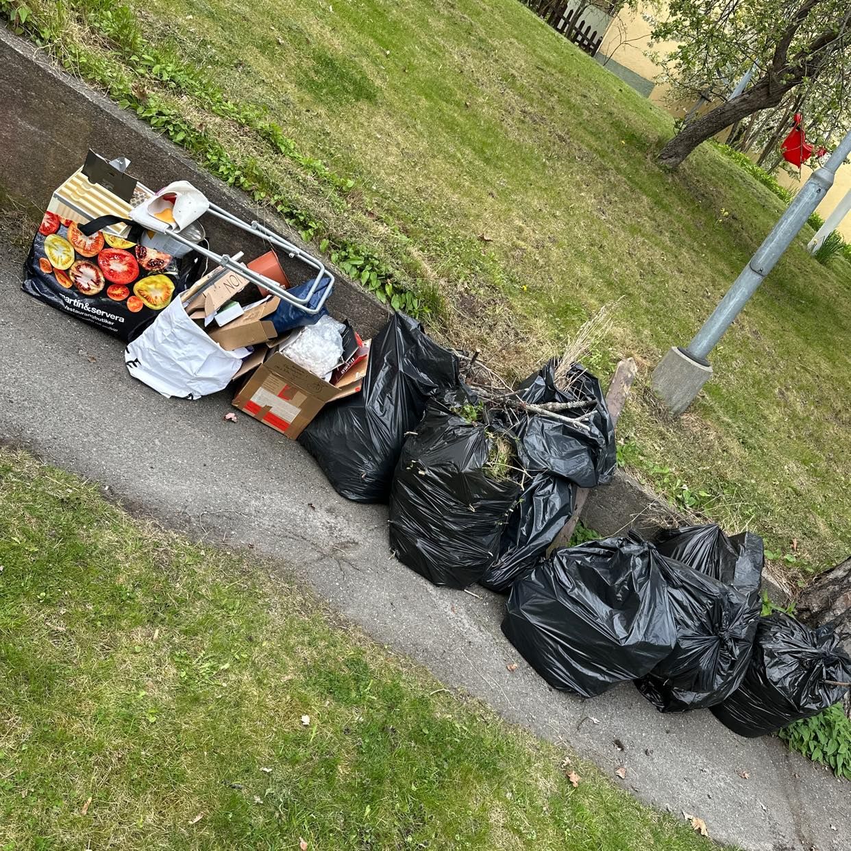 image of Garden waste, boxes etc. - Stockholm