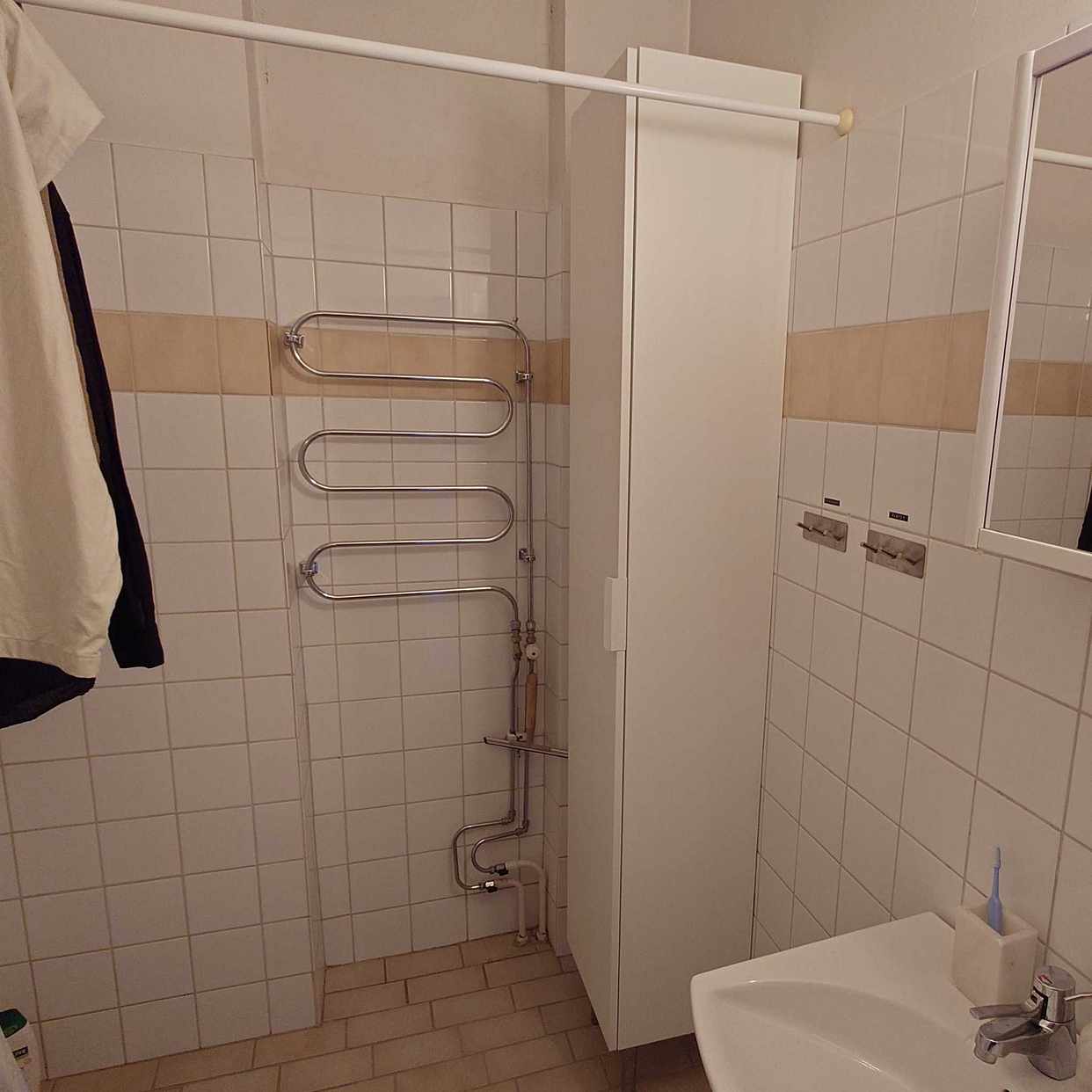 image of Högskåp/badrumsskåp - Stockholm