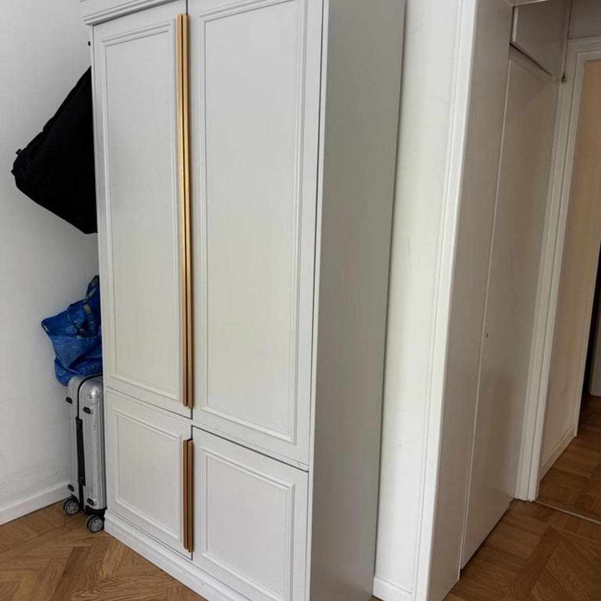image of Hämta en garderob o lämna - 