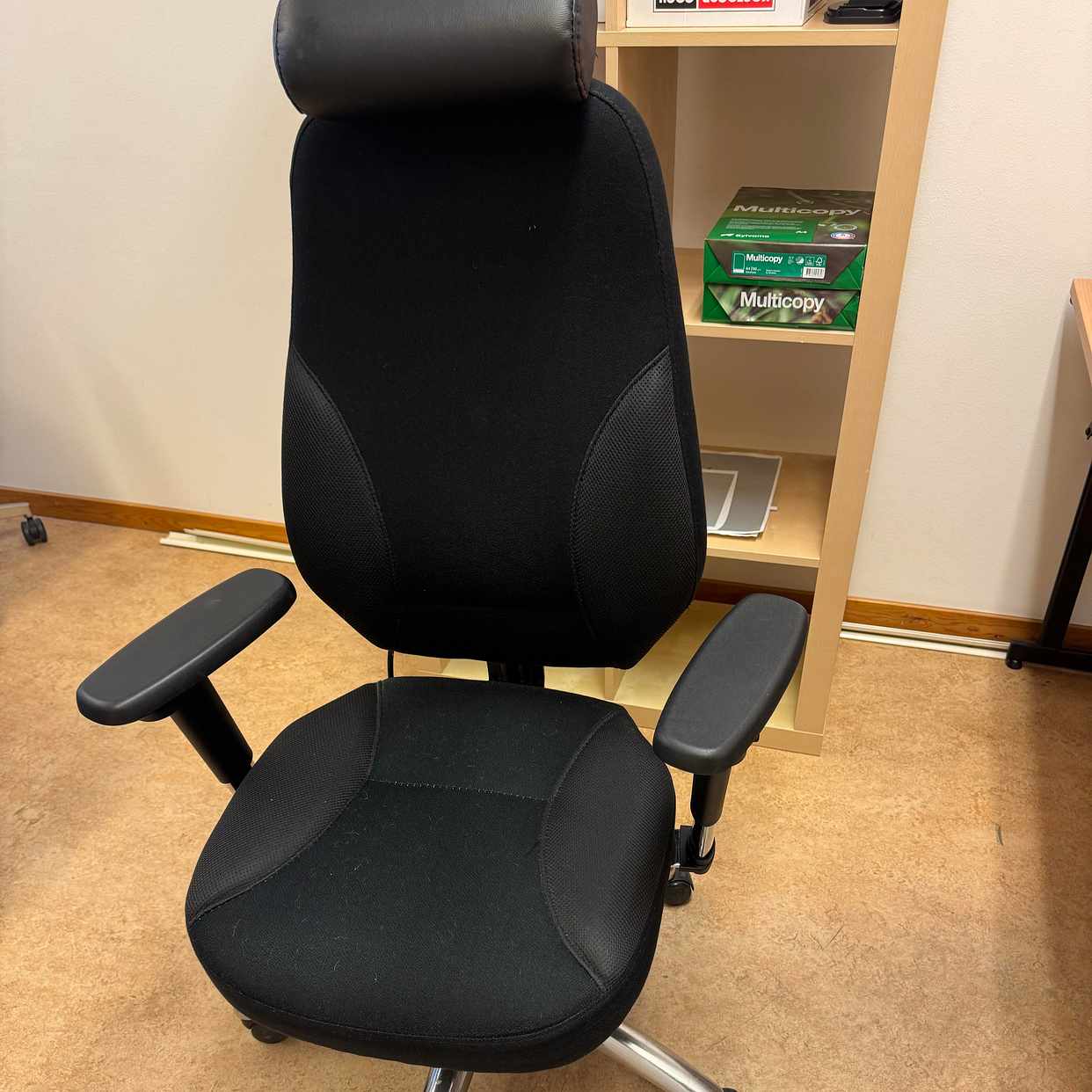 image of Konferensbord, två höga s - 
