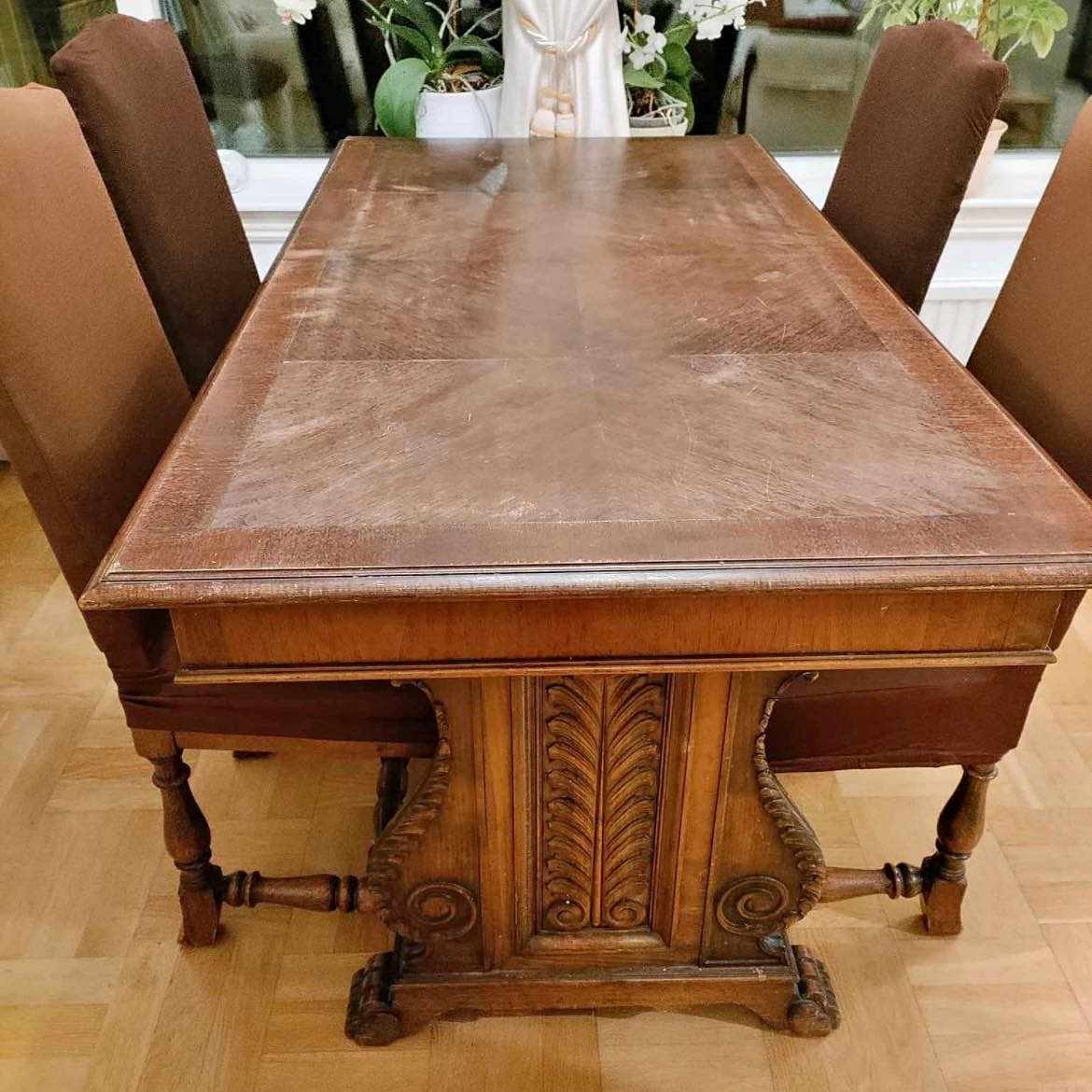 image of Table with chairs - 