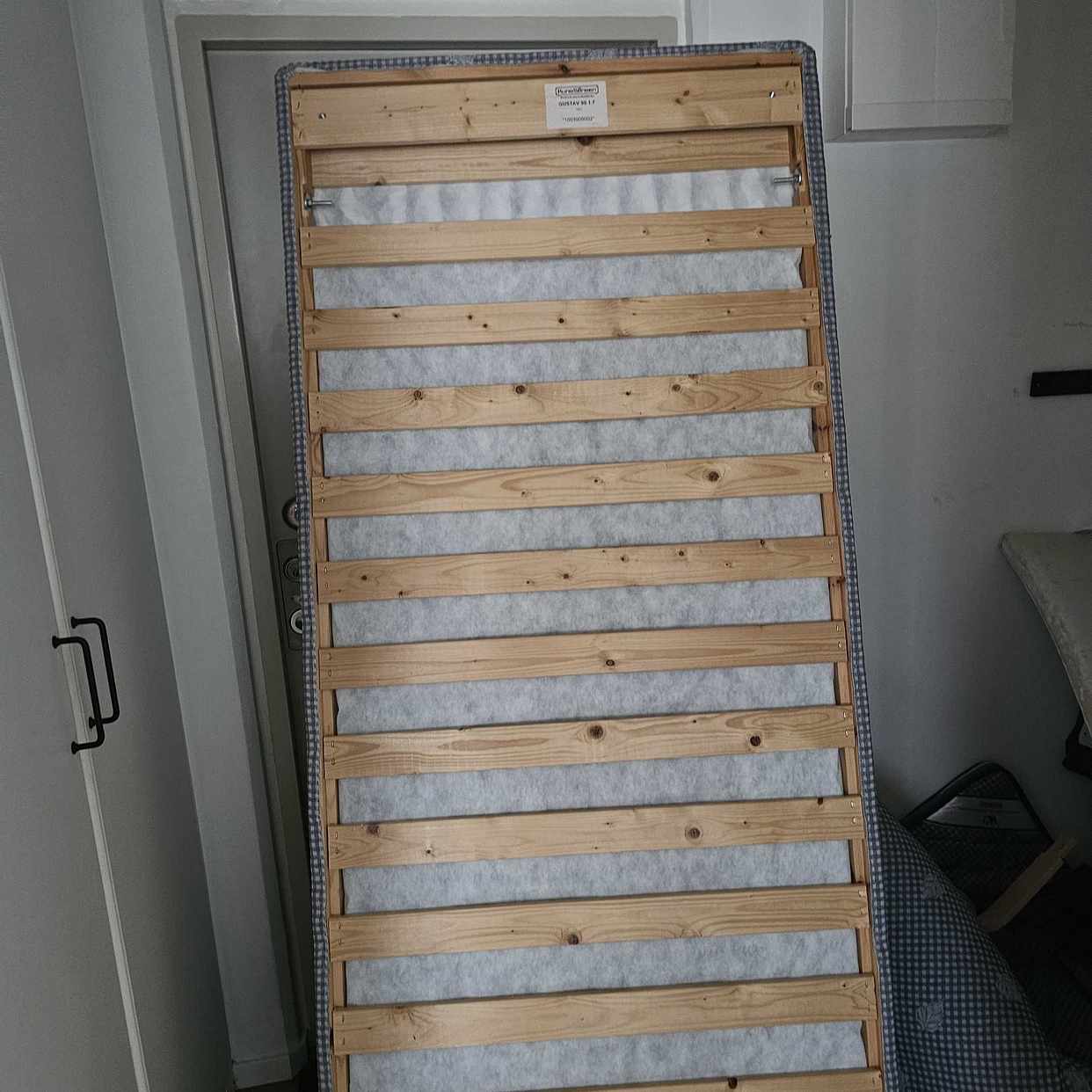 image of Bed (90 cm) and 3 chairs - Bromma