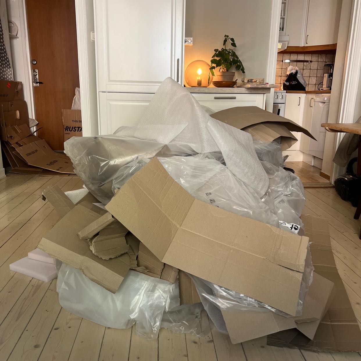 image of Kartonger, plast - Stockholm