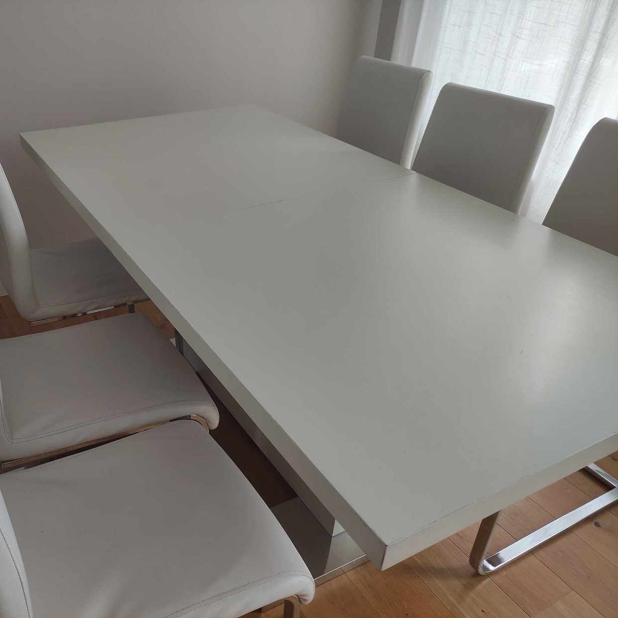 image of Matgrupp med 6 stolar - Stockholm