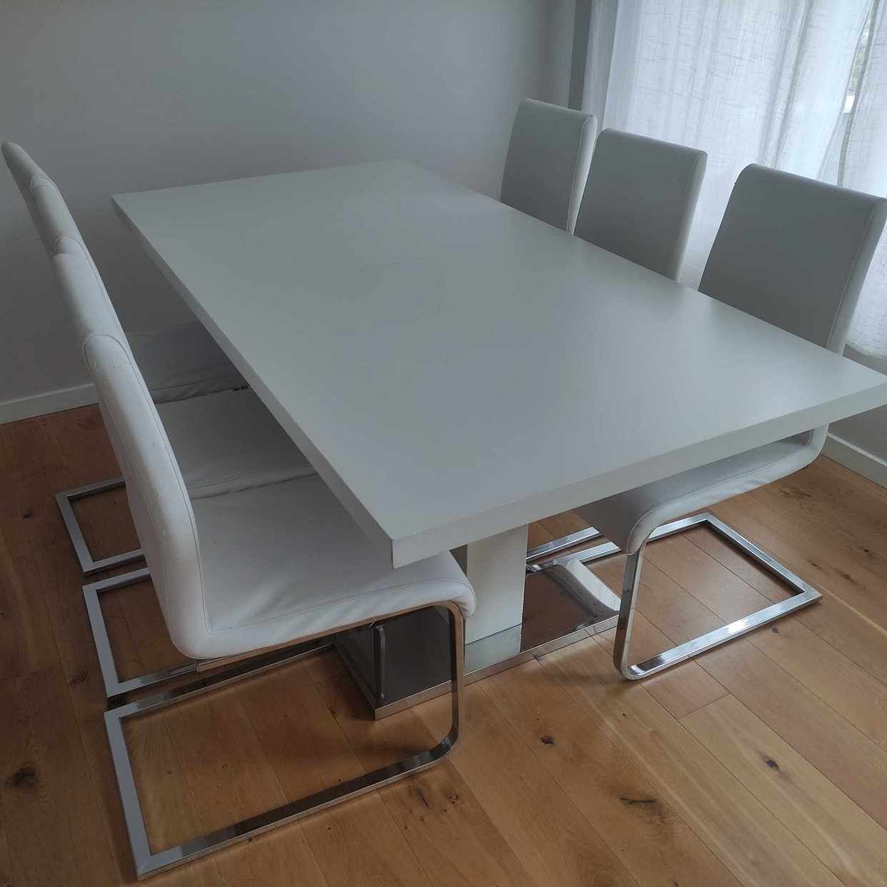 image of Matgrupp med 6 stolar - Stockholm