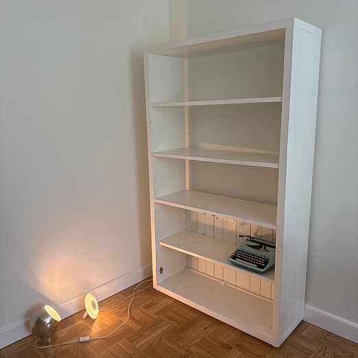 image of Bokhylla i massivt trä - Stockholm