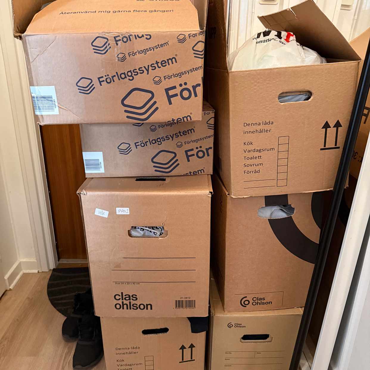 image of Flytta säng, 7 kartonger - 