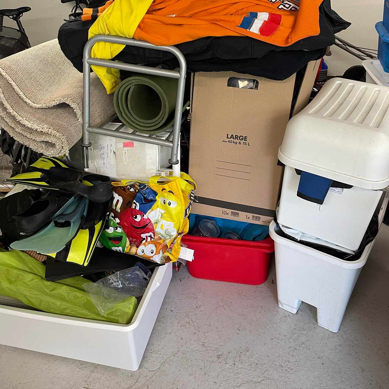 image of Clothing, glas, toys, sho - Sollentuna