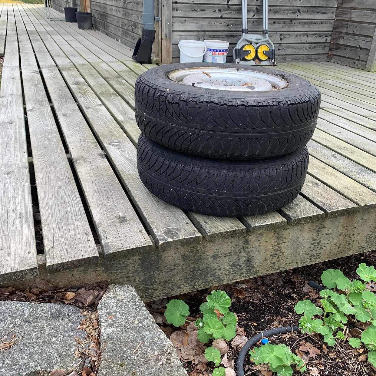 image of Däck till återvinning. - Tynningö