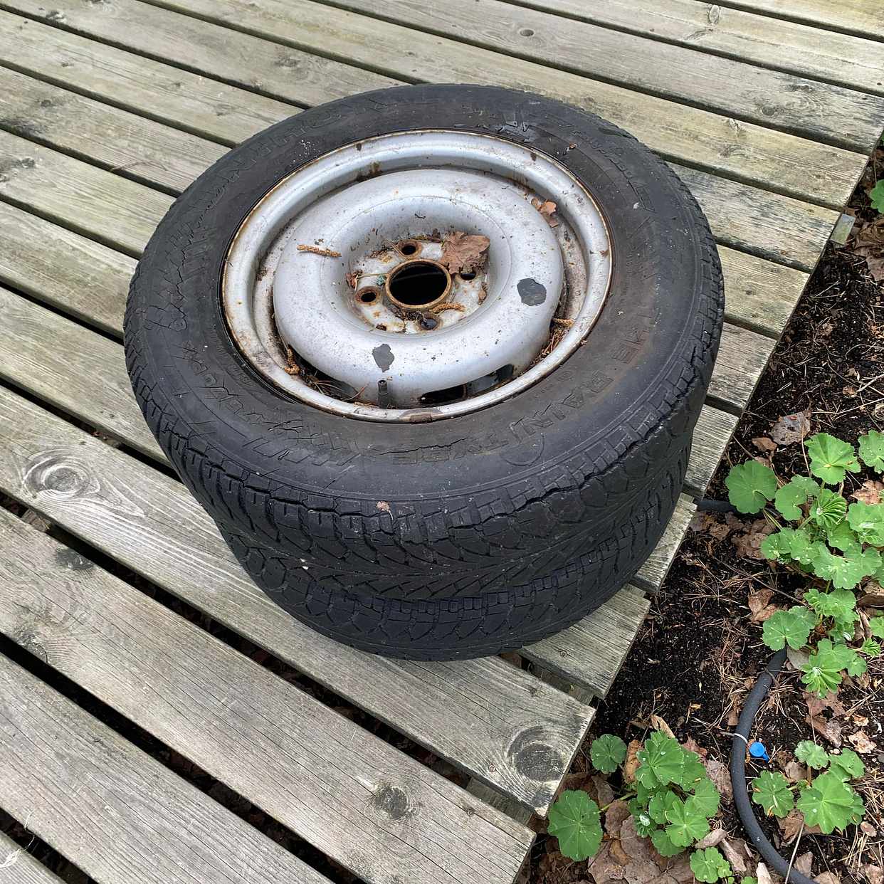 image of Däck till återvinning. - Tynningö