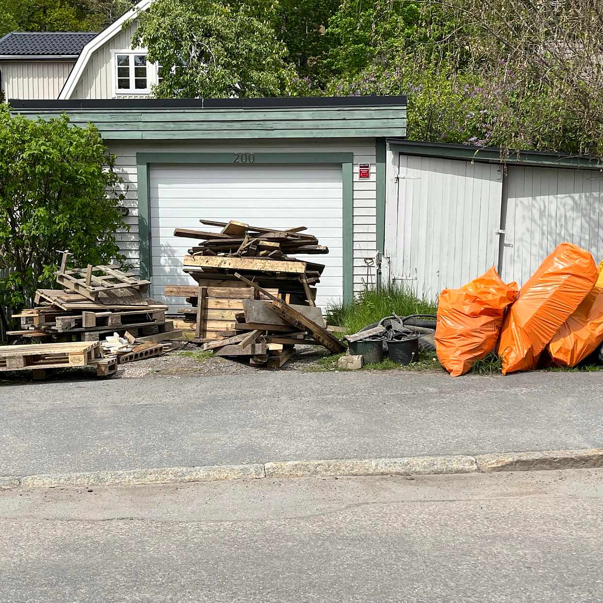 image of Sorterat byggavfall till - Hägersten