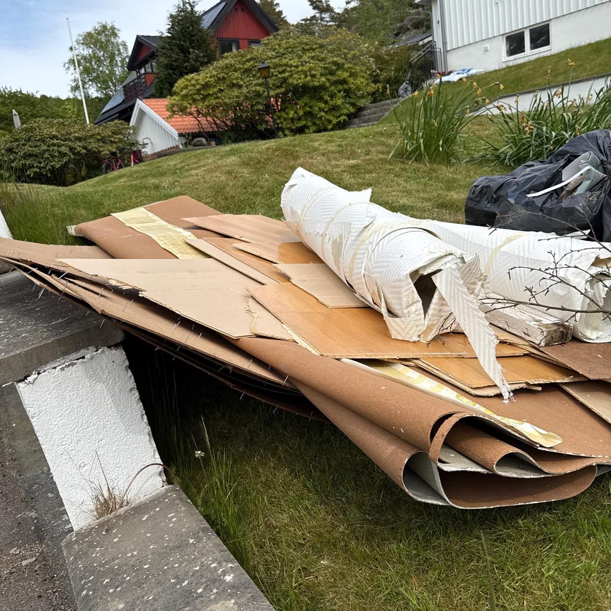 image of Avfall, trädgård, golv - Sydväst