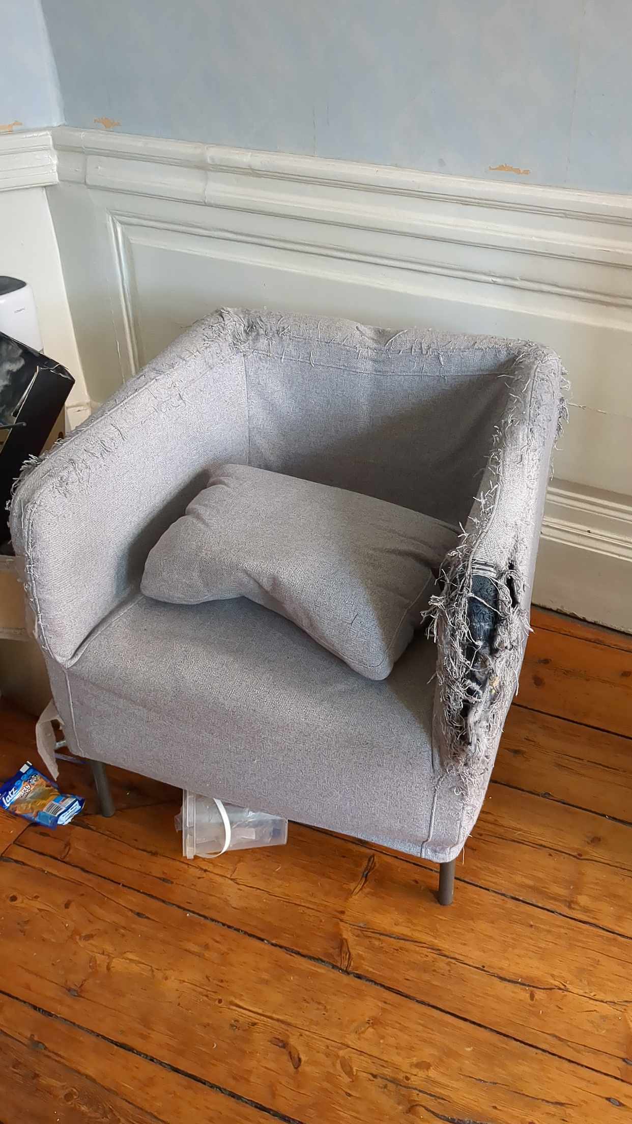 image of Broken cat tree and chai - Stockholm