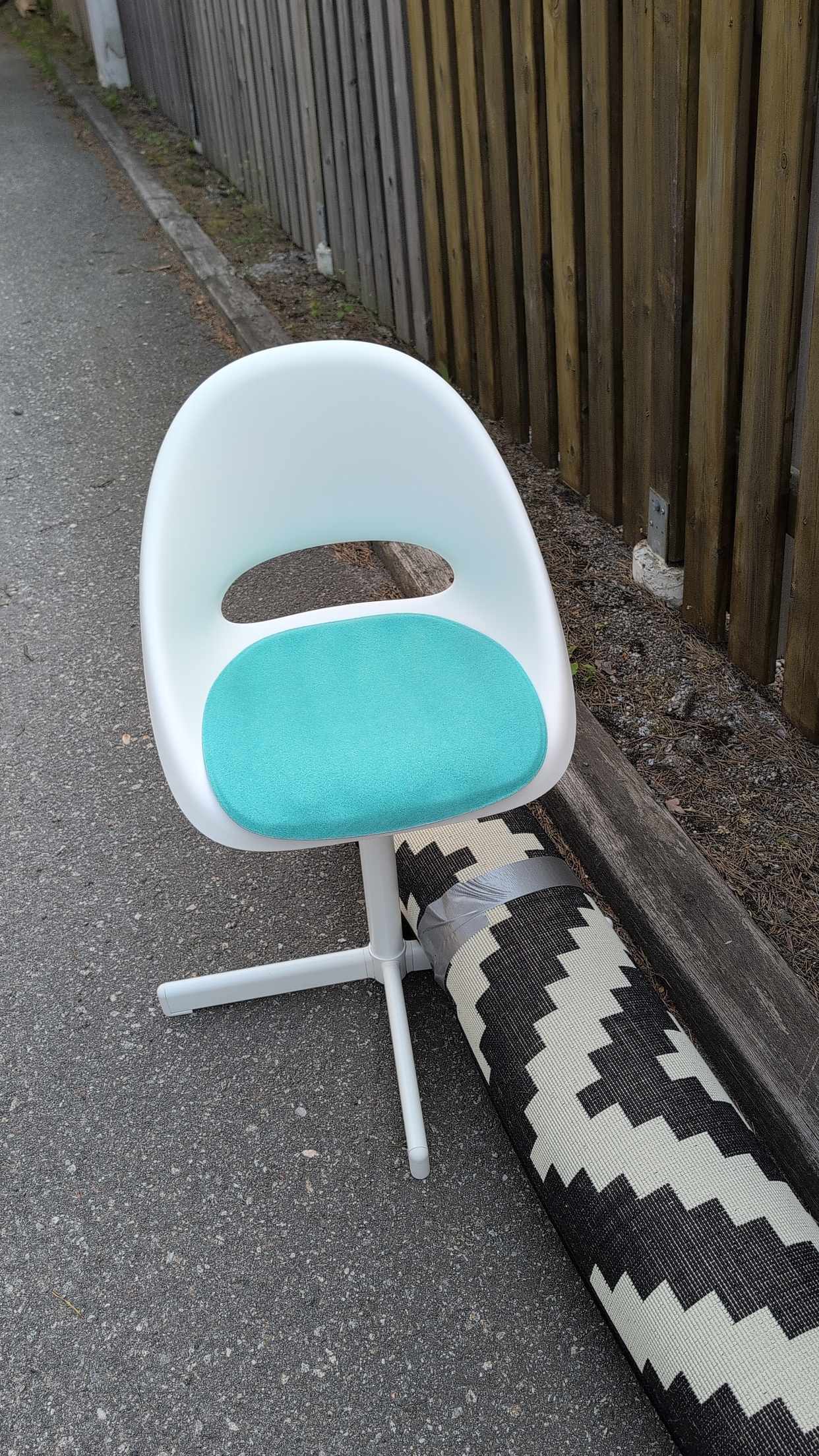 image of Kids chair and rug - Stockholm