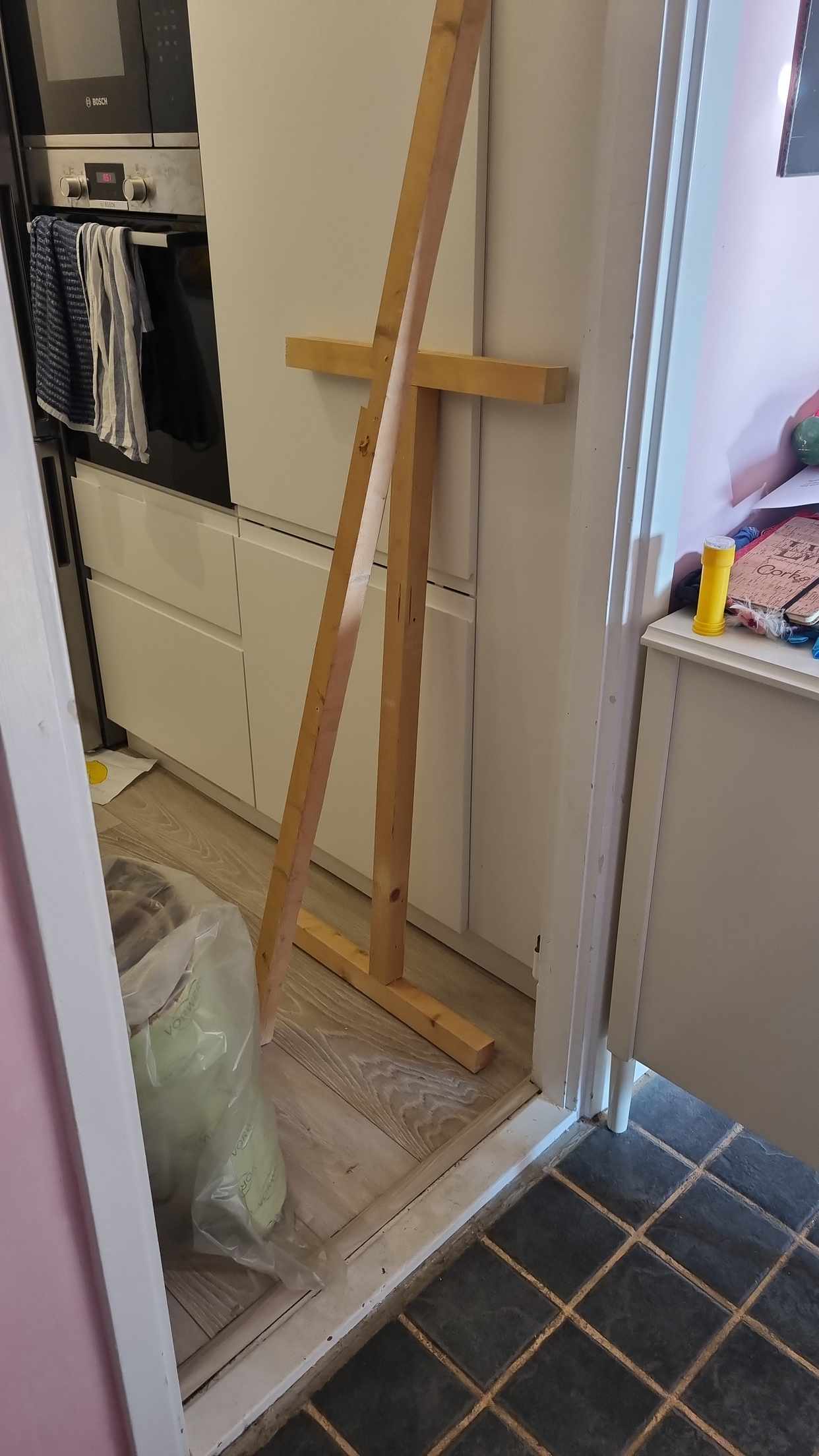 image of Tre sopsäckar gips x trä - Farsta