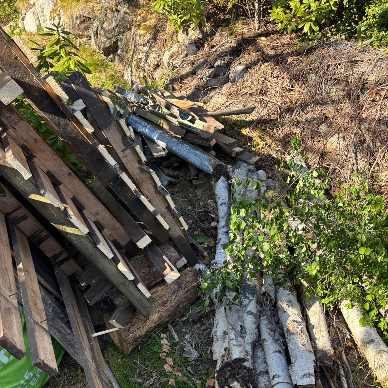 image of Trädgårdsavfall, trä plåt - Ekerö