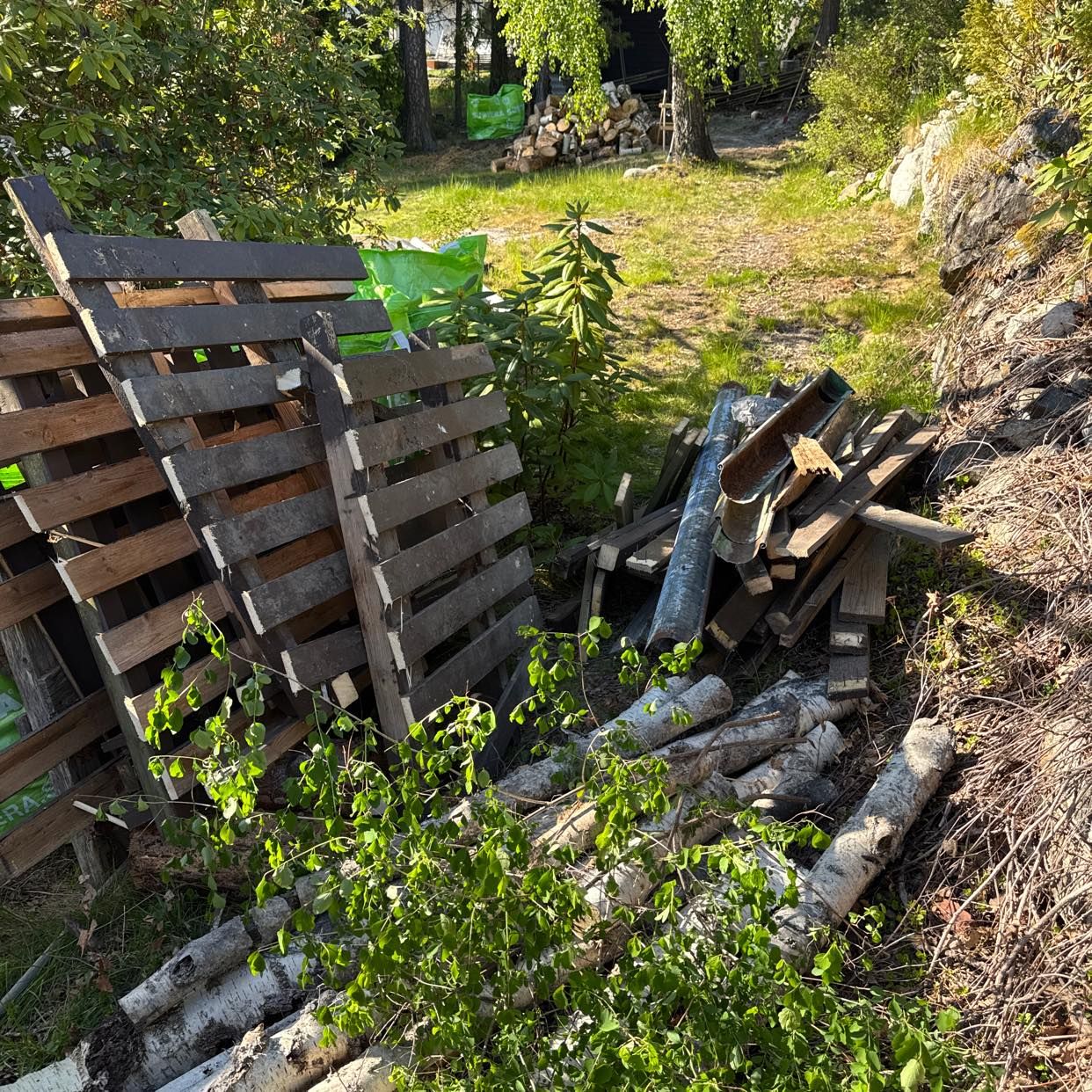 image of Trädgårdsavfall, trä plåt - Ekerö