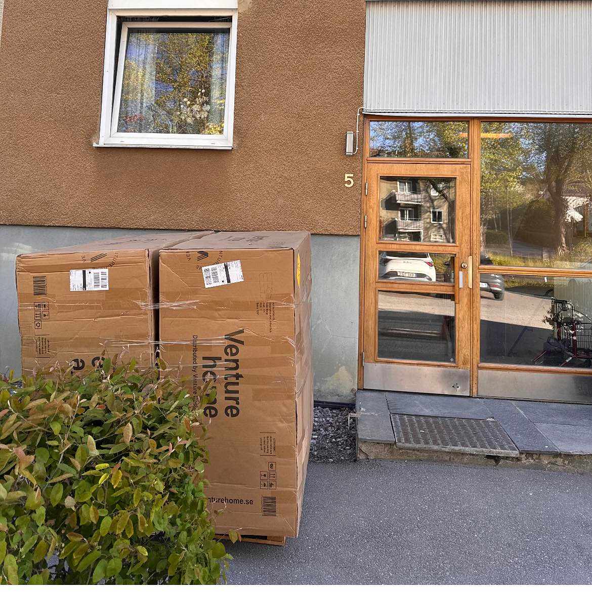 image of Bära upp 2 kartonger - 