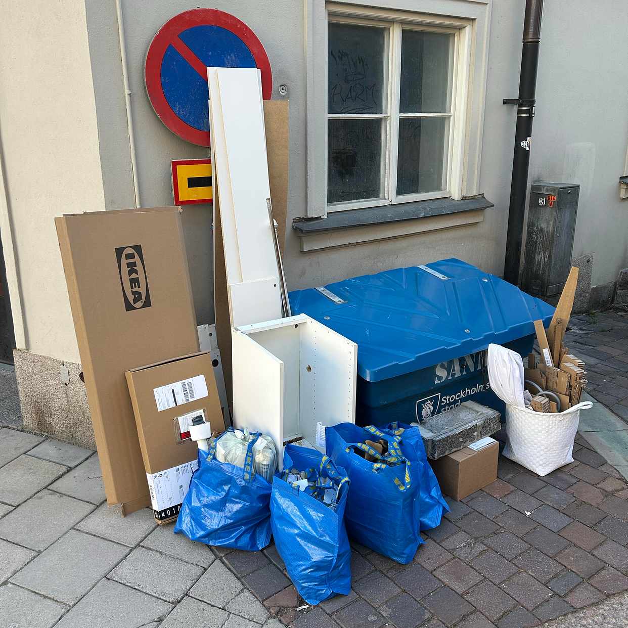 image of Slängas. Betong, trä osv - Stockholm