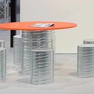 image of 1 table + 5-7 stools - 