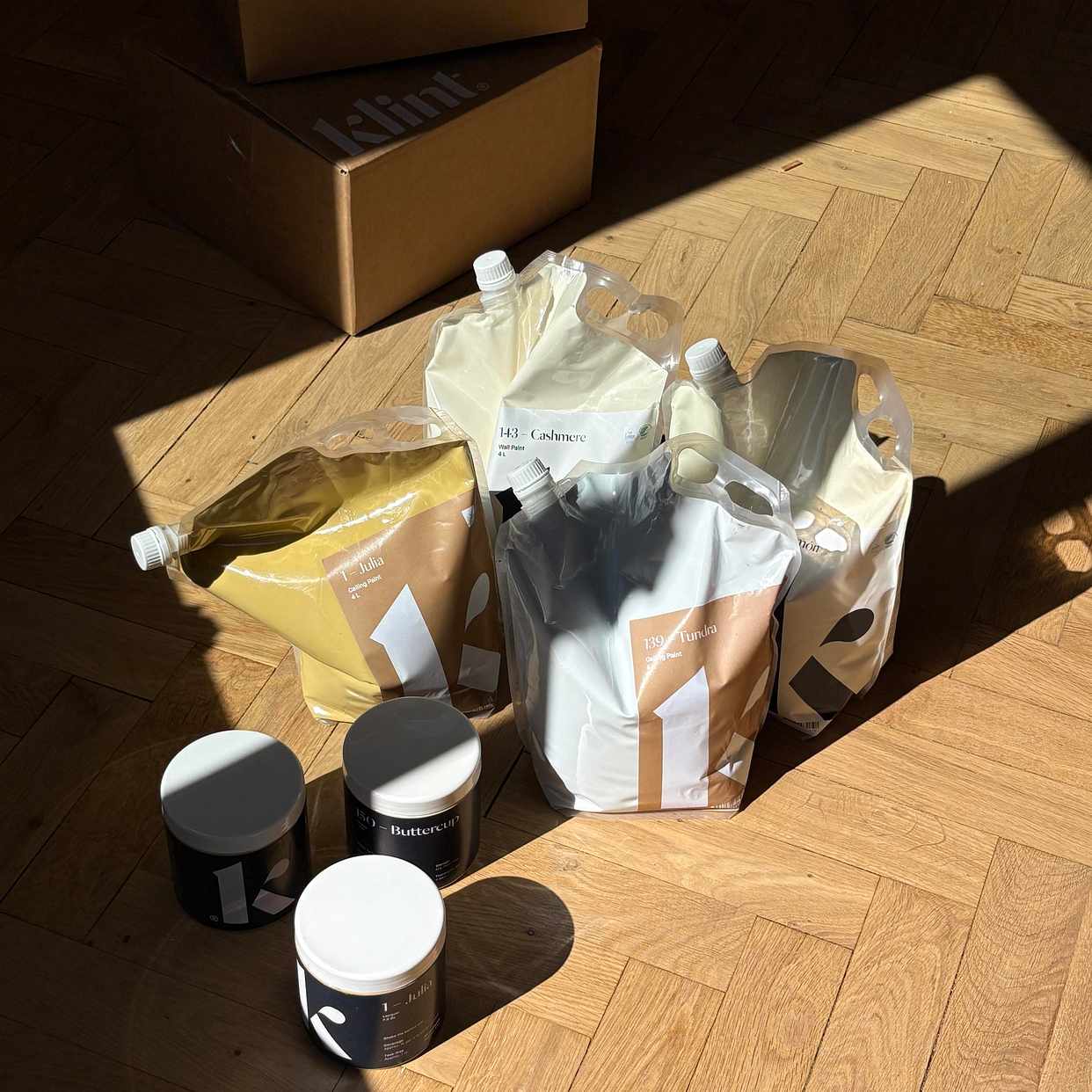 image of En kartong med färg - 