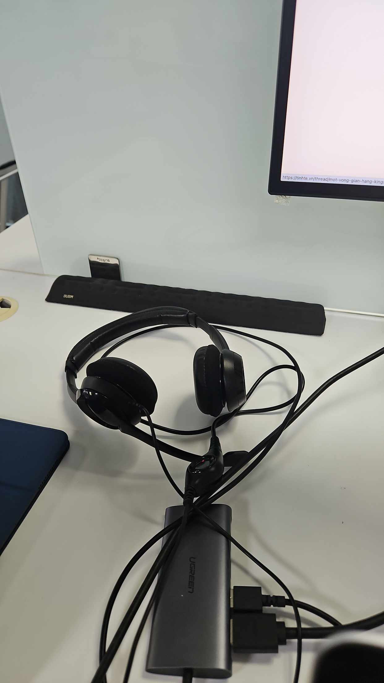 image of Broken headphone - Stockholm