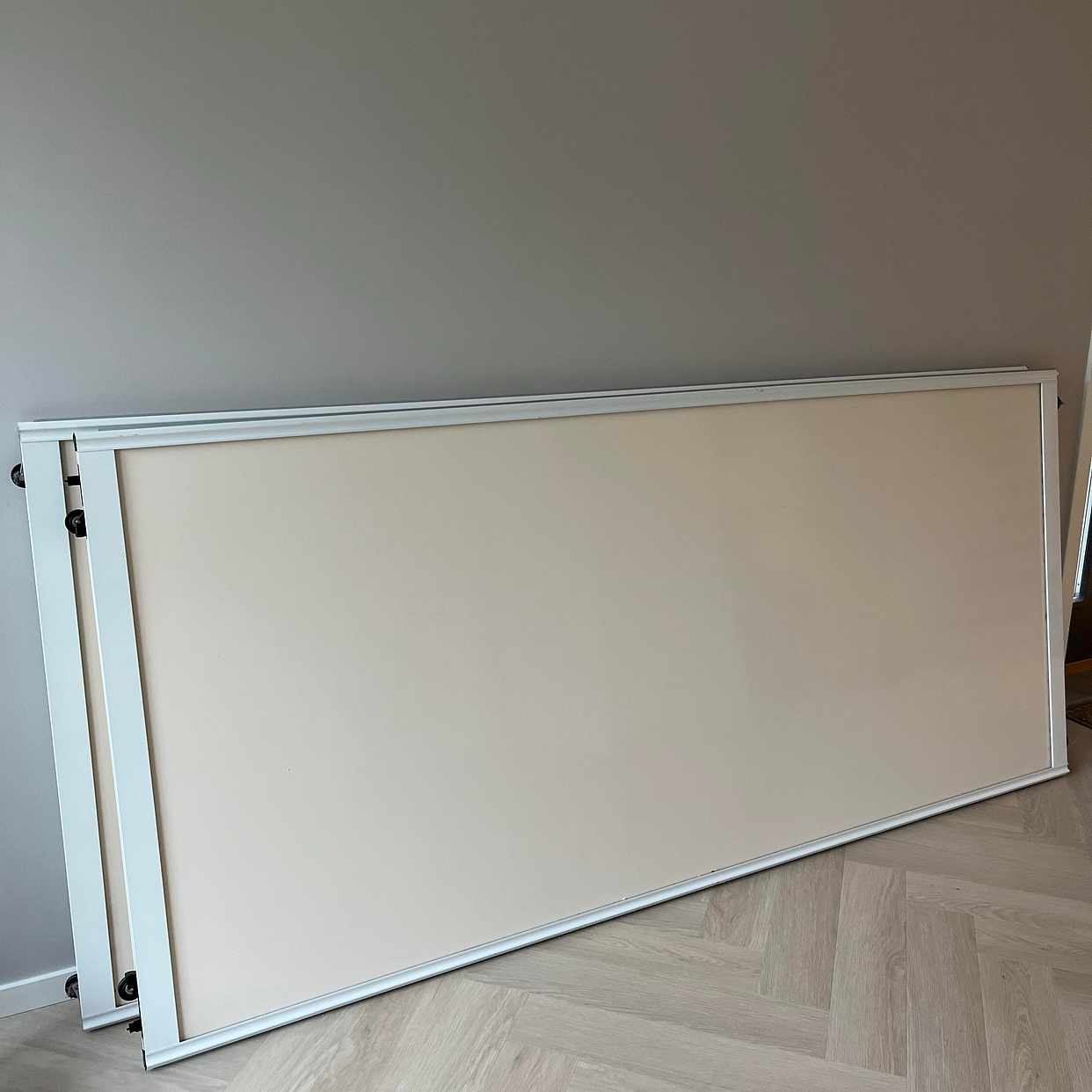 image of Slänga 2 garderobsdörrar - Bromma