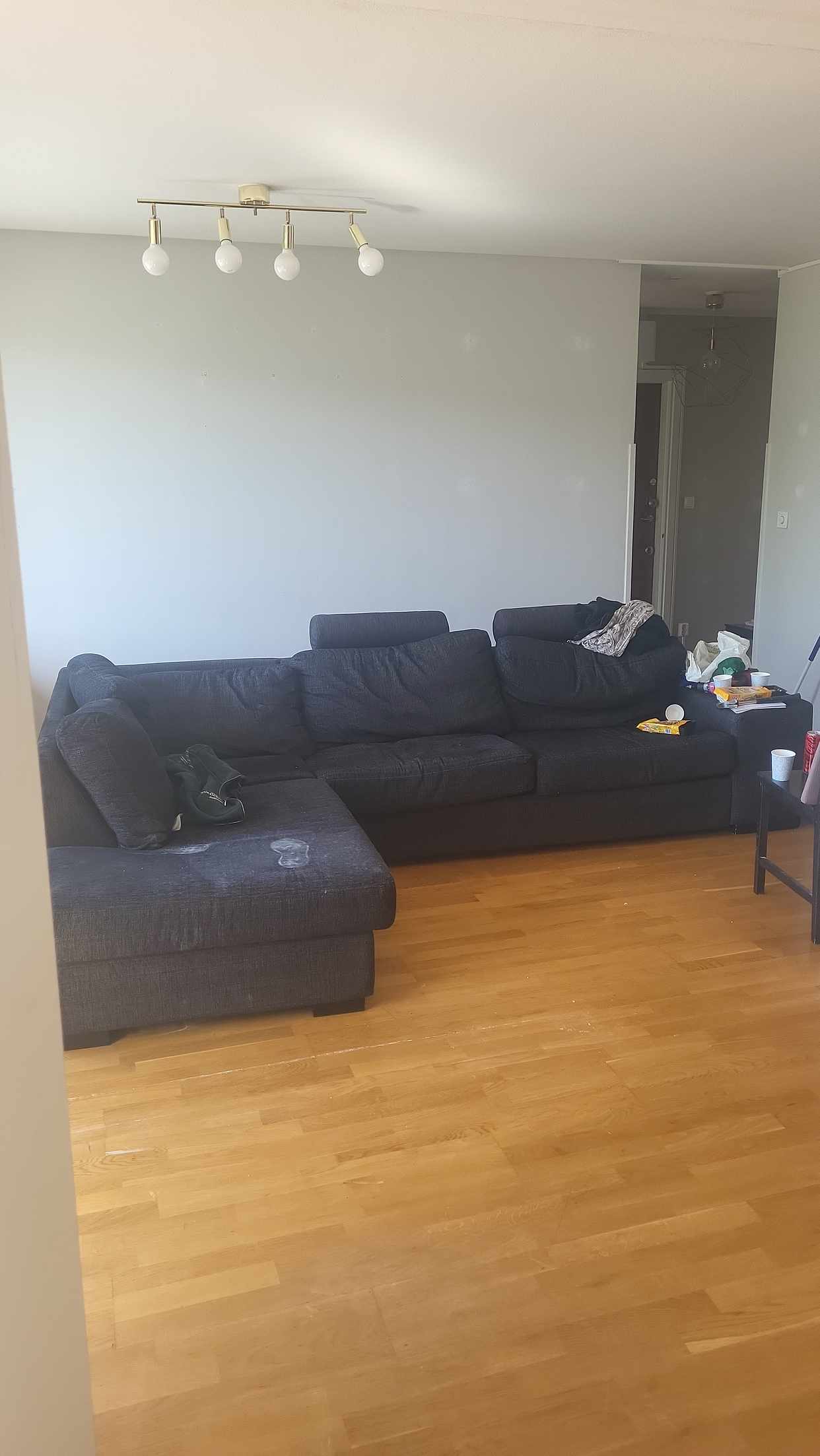 image of Soffa och hylla - Tumba