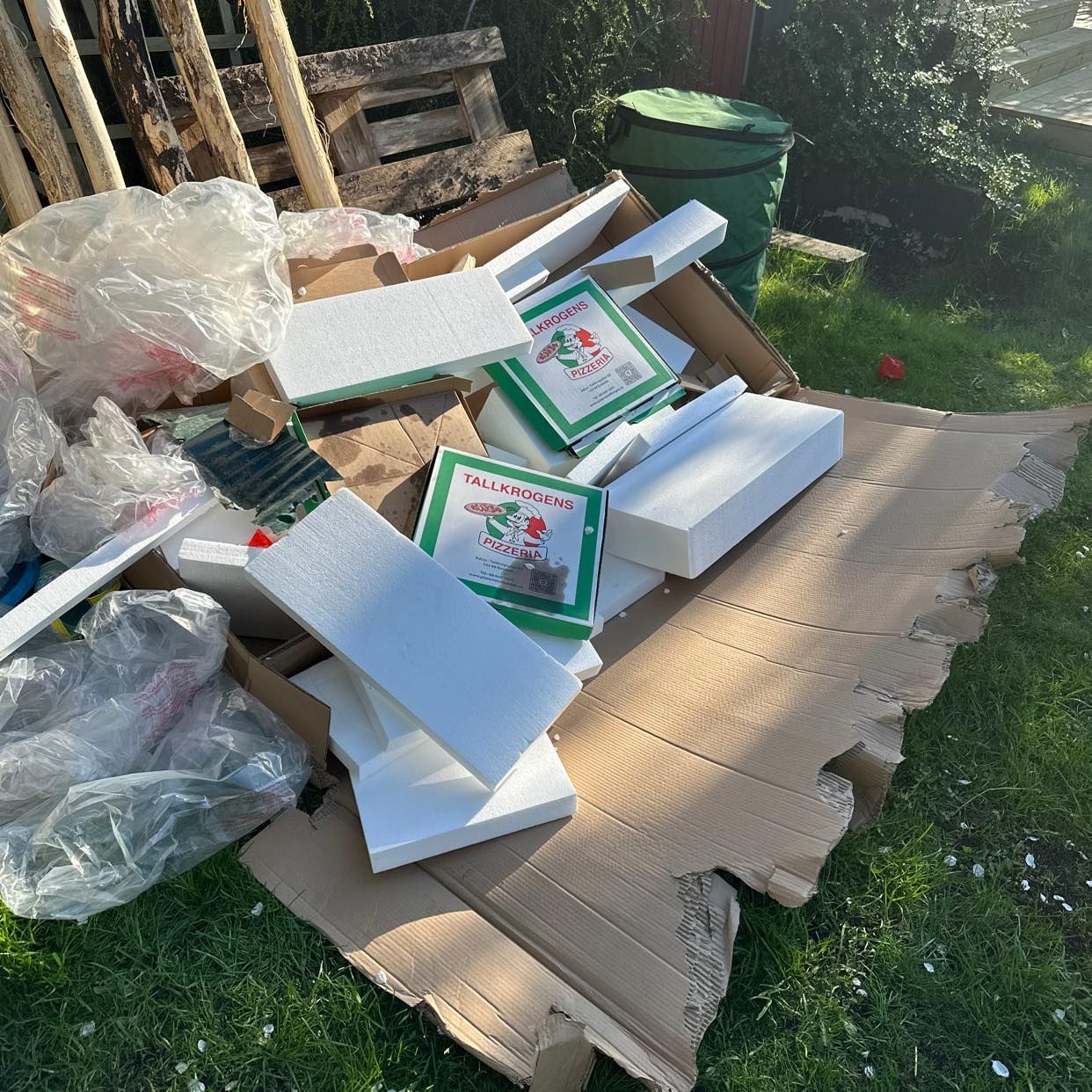 image of Garden waste / cardboard - Enskede-Årsta-Vantör