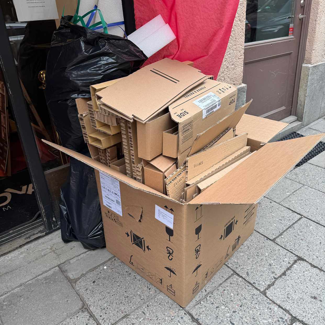 image of Papp, plast och trä - Stockholm