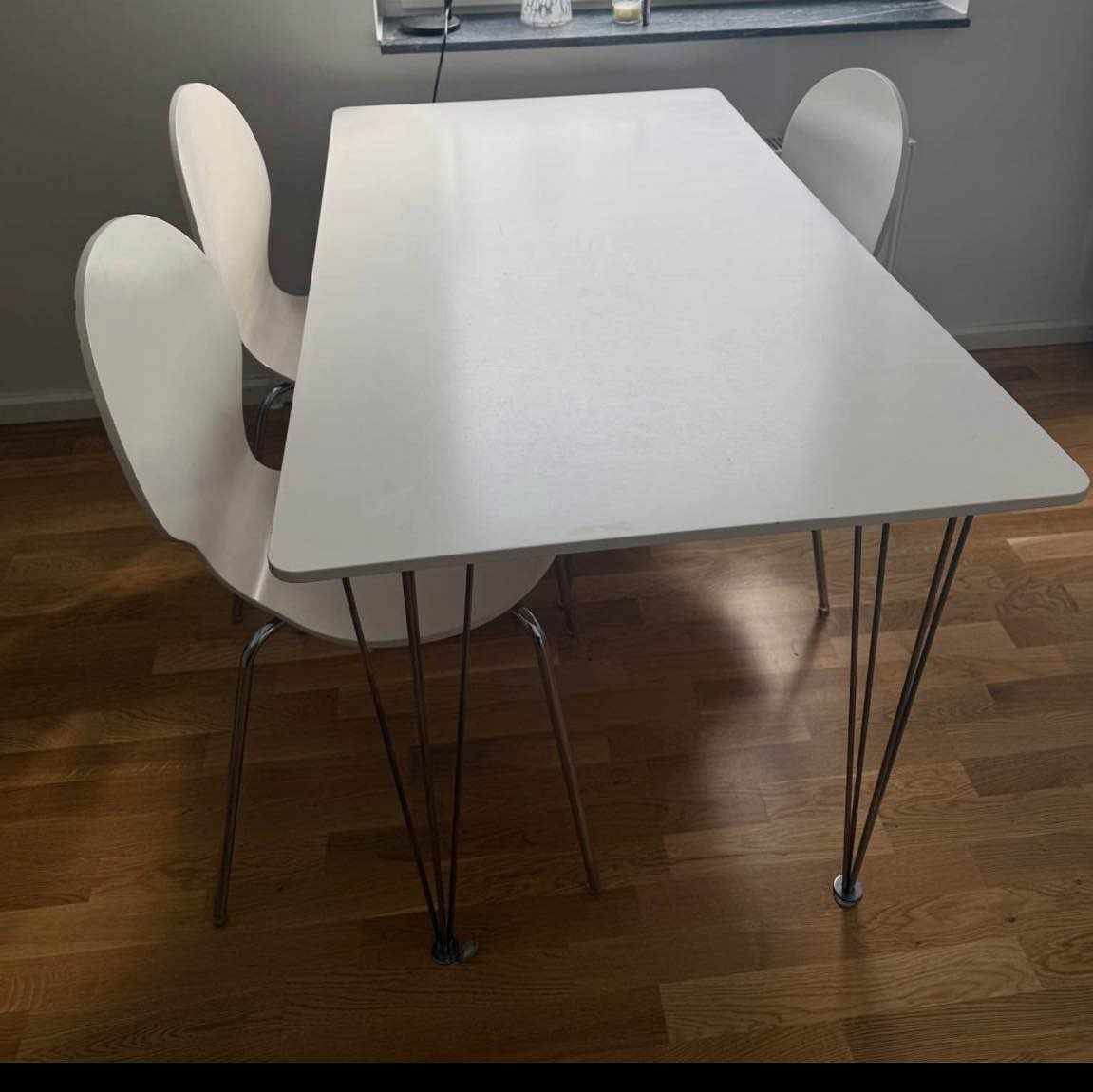 image of Matbord med stolar - 