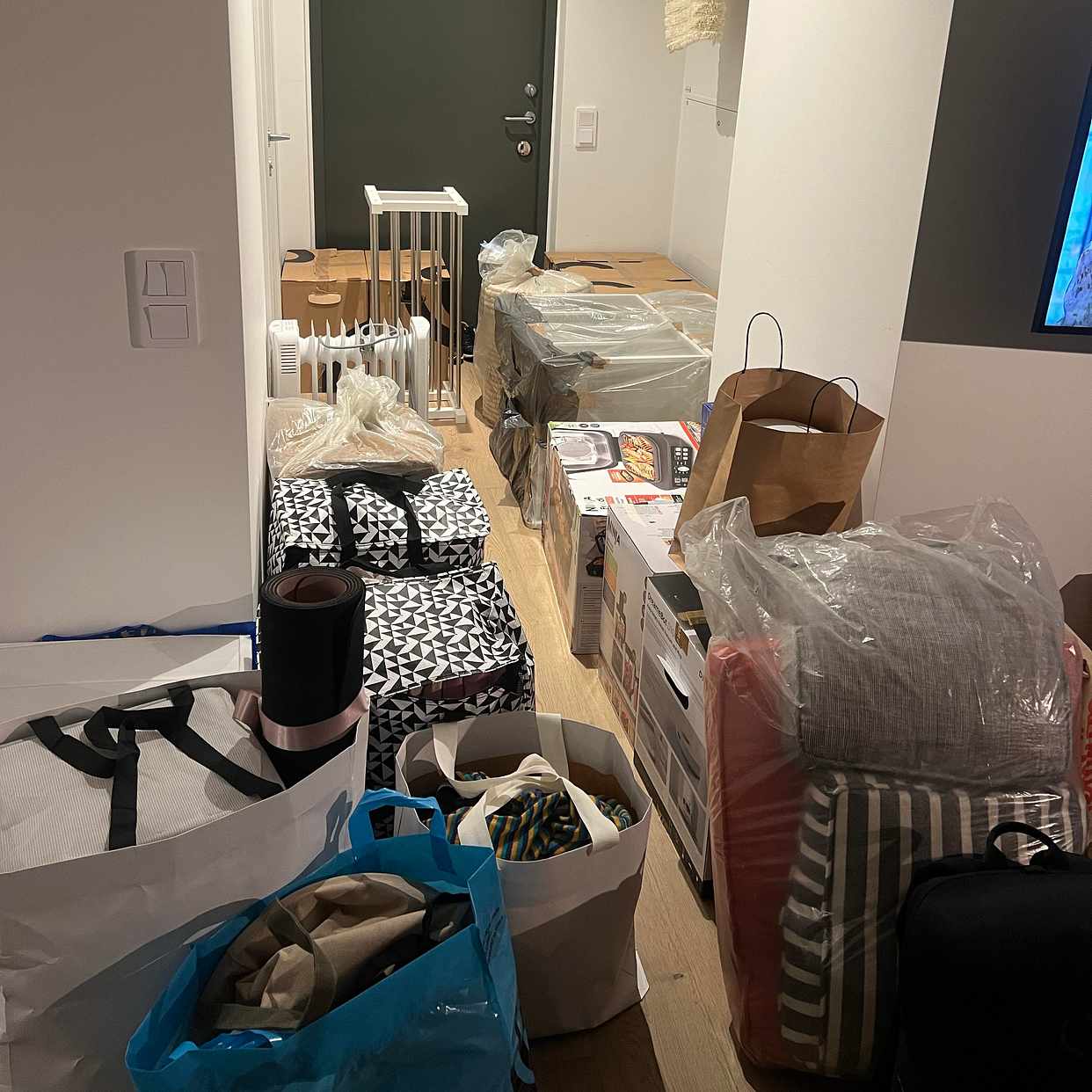 image of Moving around 20 boxes - 