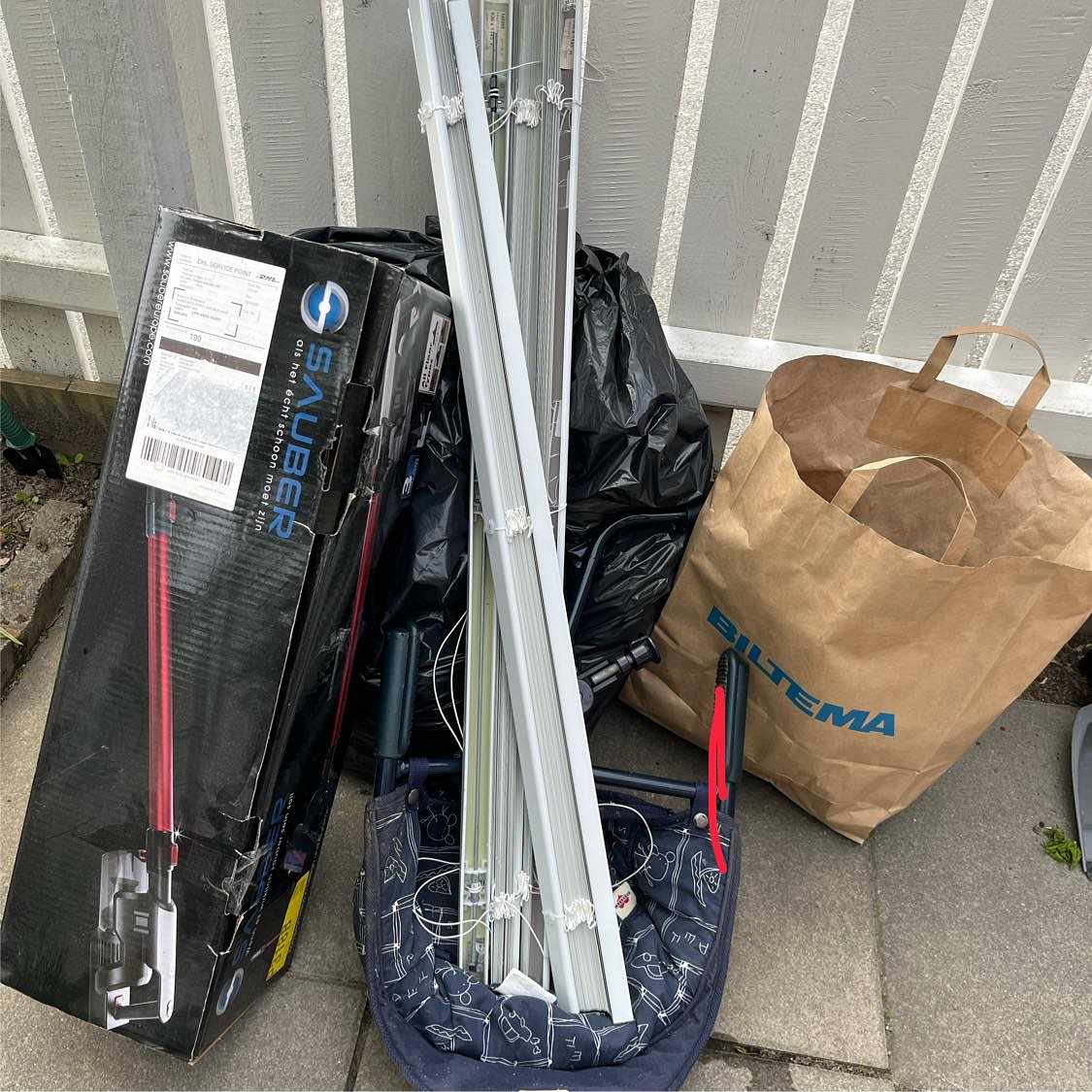 image of Trasig dammsugare bl a - Upplands Väsby