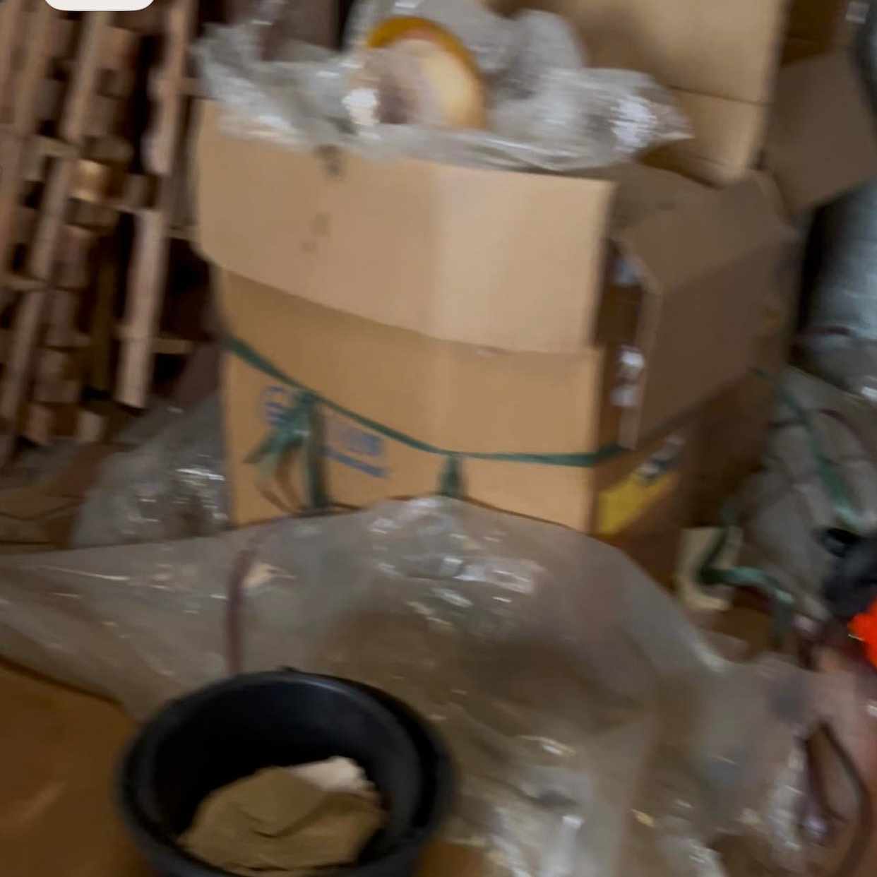 image of Last pallor och krukor - Märsta