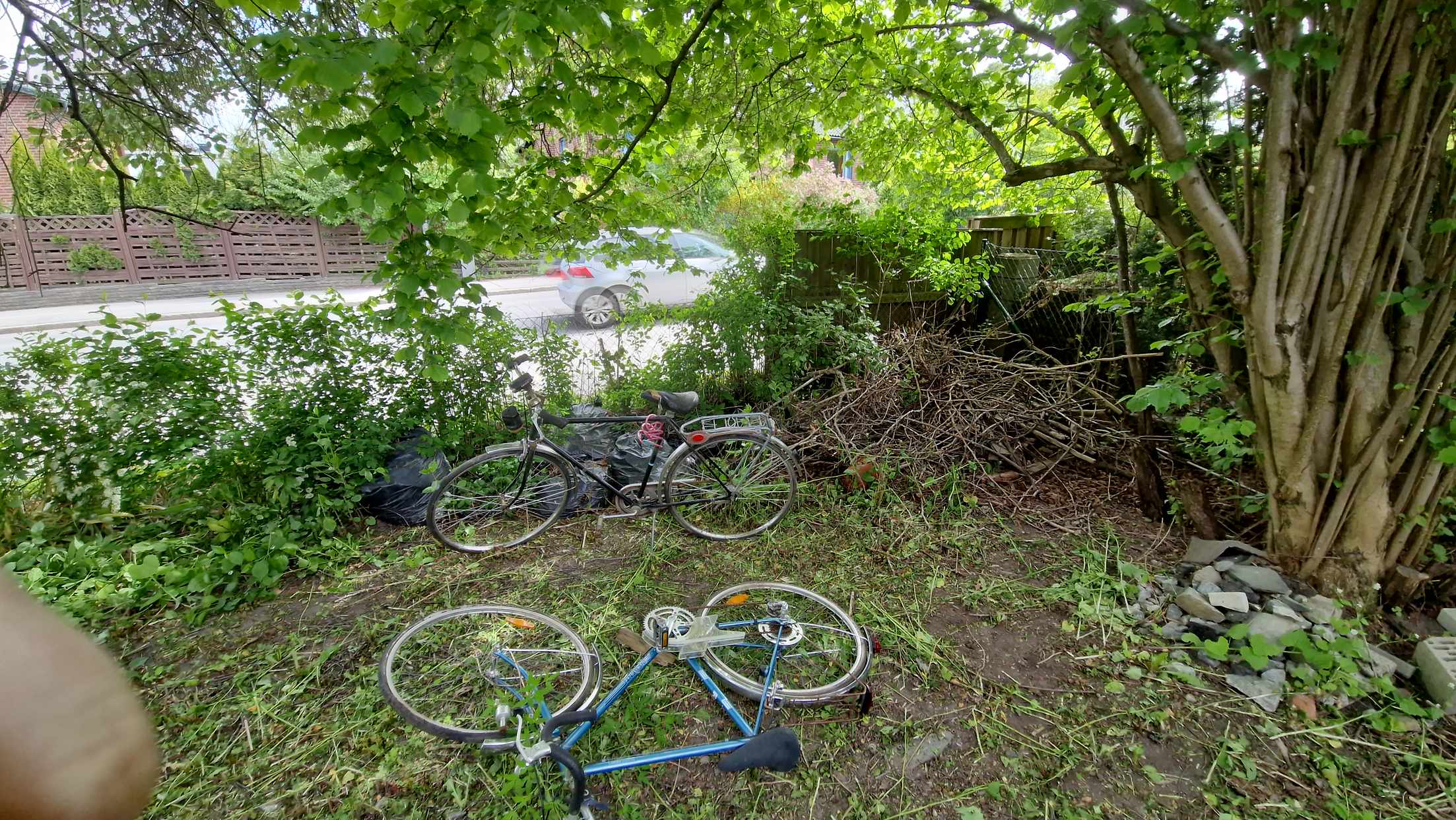 image of Trädgårdsavfall 2 cyklar - Spånga