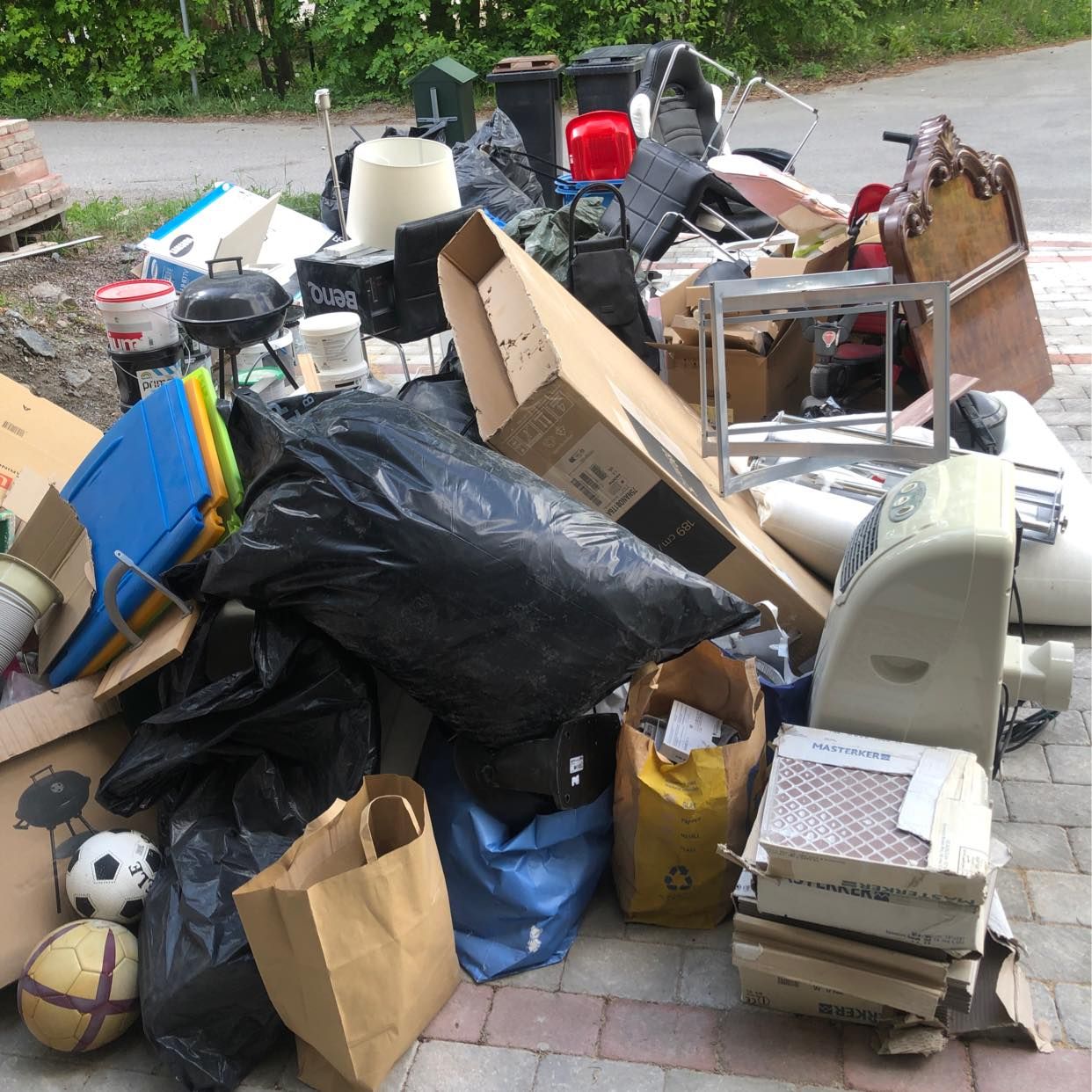 image of Cardboard and other waste - Täby