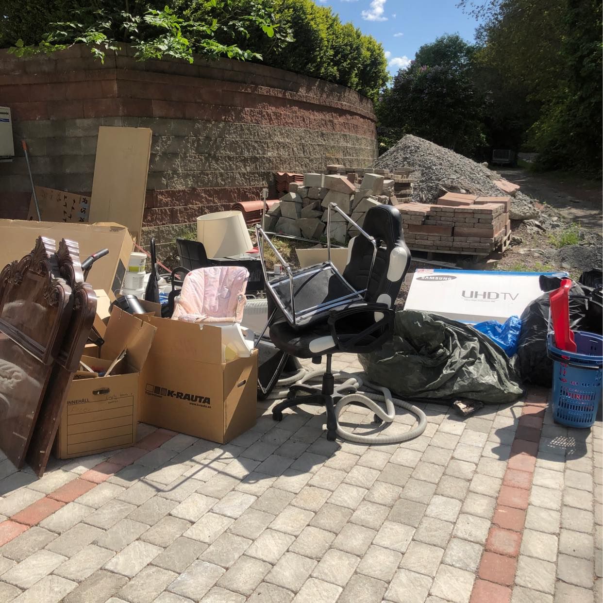 image of Cardboard and other waste - Täby