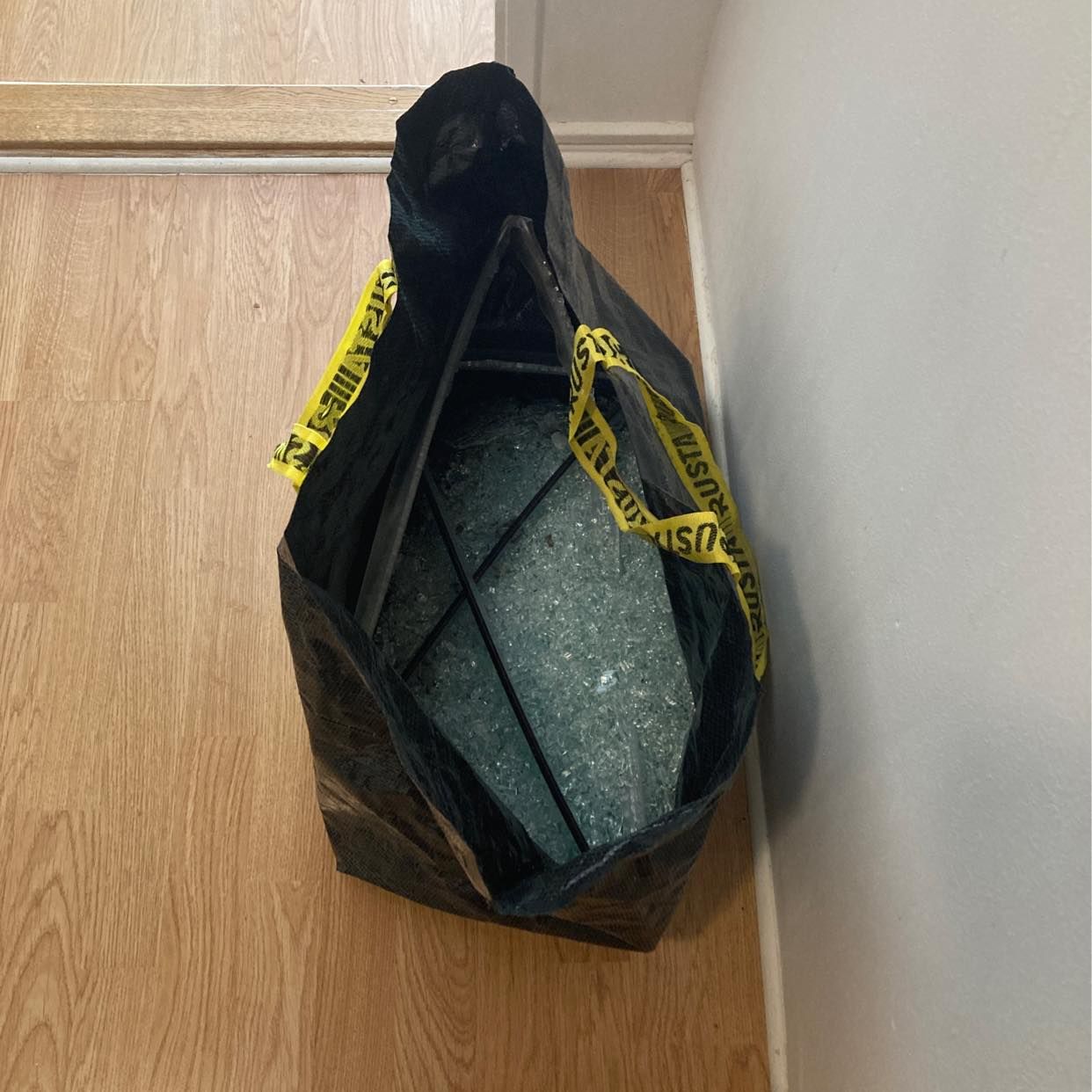image of Önskar hämtning av skräp - Skogås