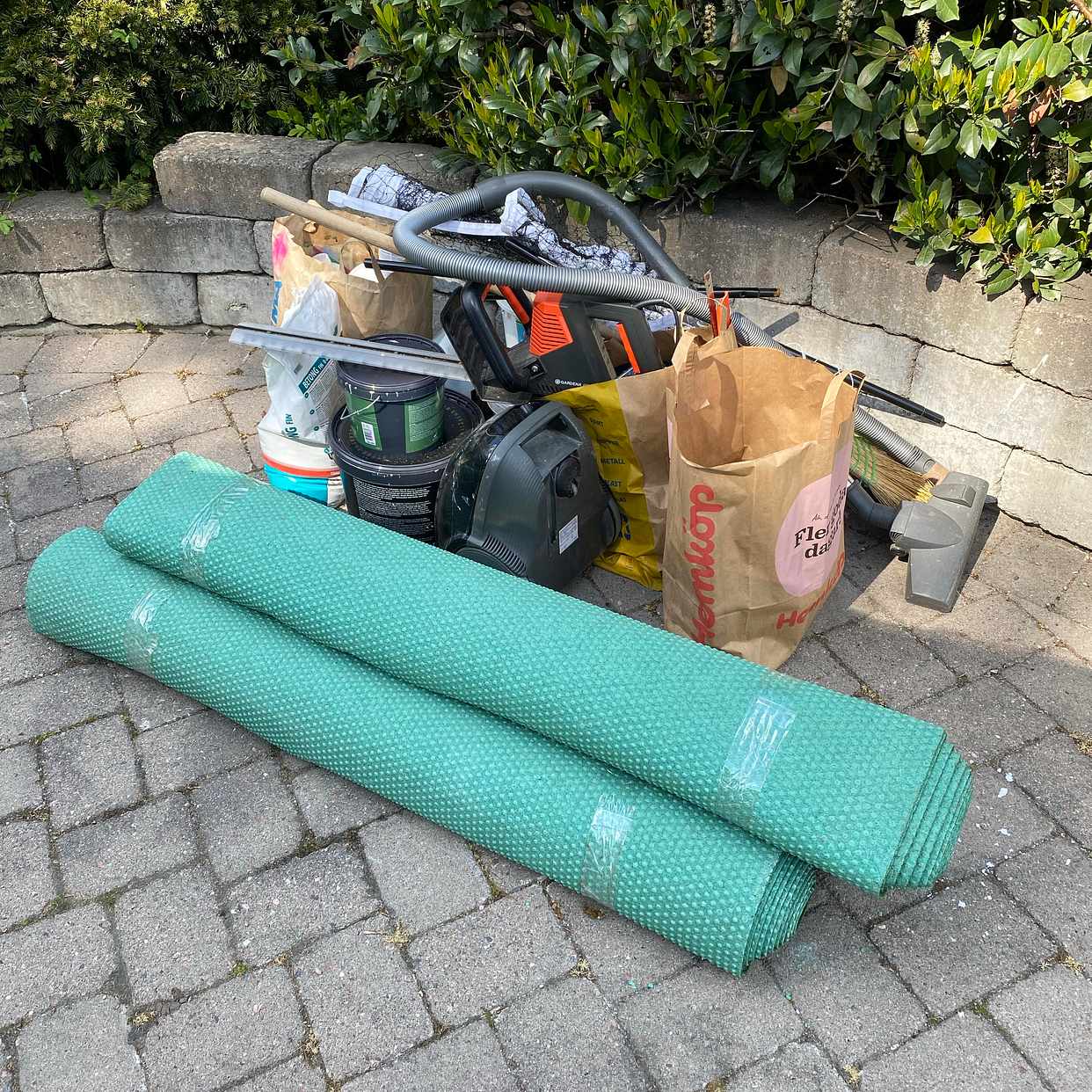 image of Plastic mats, paint,metal - Täby