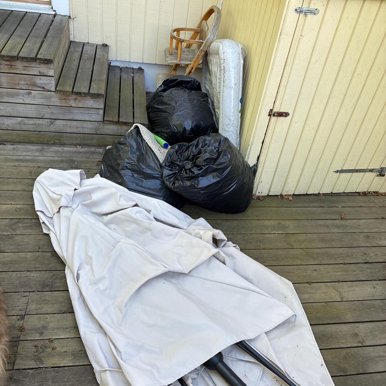 image of Trash, furniture, stone - Boo