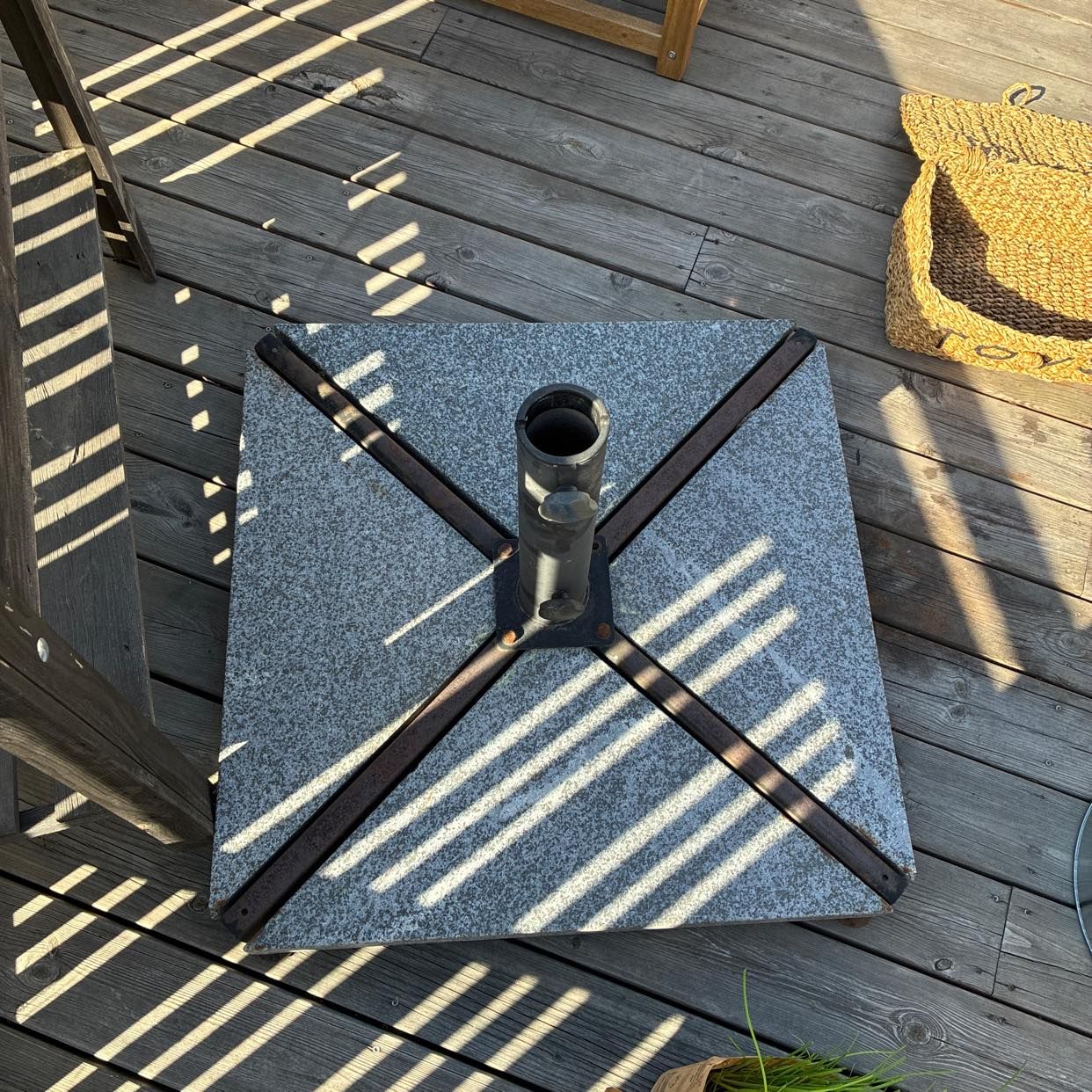 image of Trash, furniture, stone - Boo